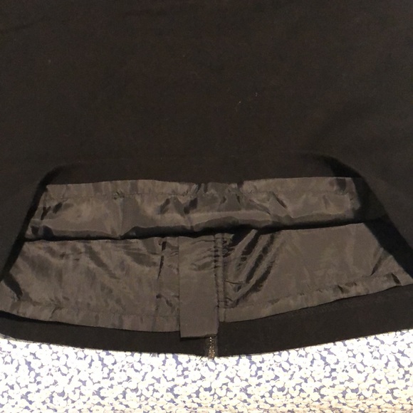 Ellen Tracy Black Pencil Skirt with Back Zipper Size: 10 - Picture 5 of 5